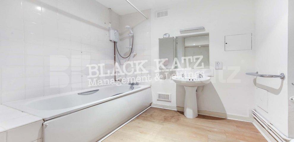 			LOCATION LOCATION LOCATION !!!, 1 Bedroom, 1 bath, 1 reception Apartment			 Middlesex Street, Petticoat Square - Liverpool Street